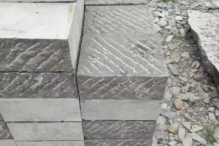 青石鑿面