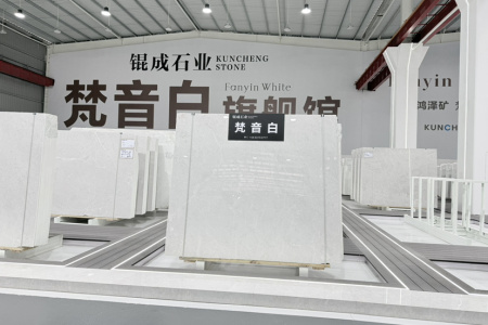 錕成梵音白