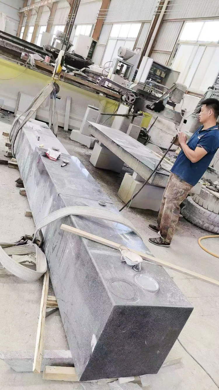 章丘黑石凳