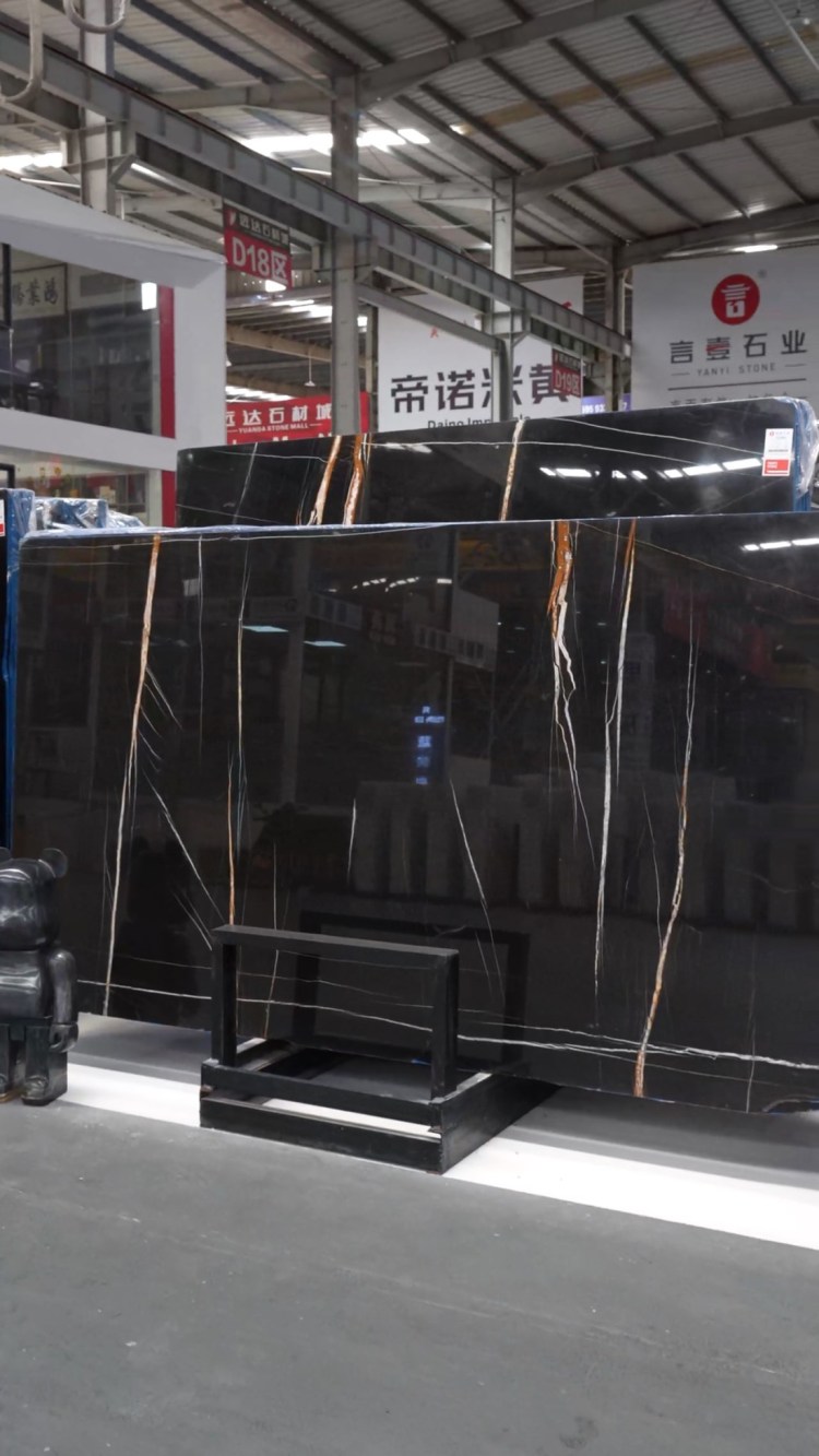 勞倫黑金